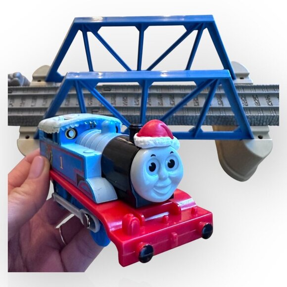 Thomas & Friends Christmas Motorized Train Set w Elsbridge Station Bridge - Picture 2 of 16